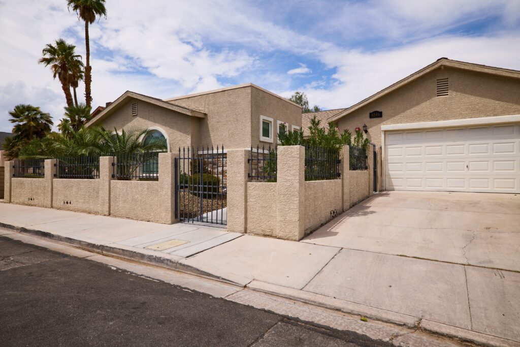 Retirement home for my parents in las vegas. Loving senior care givers 24 hours 7 days a week care givers retirement home rentals available in las vegas